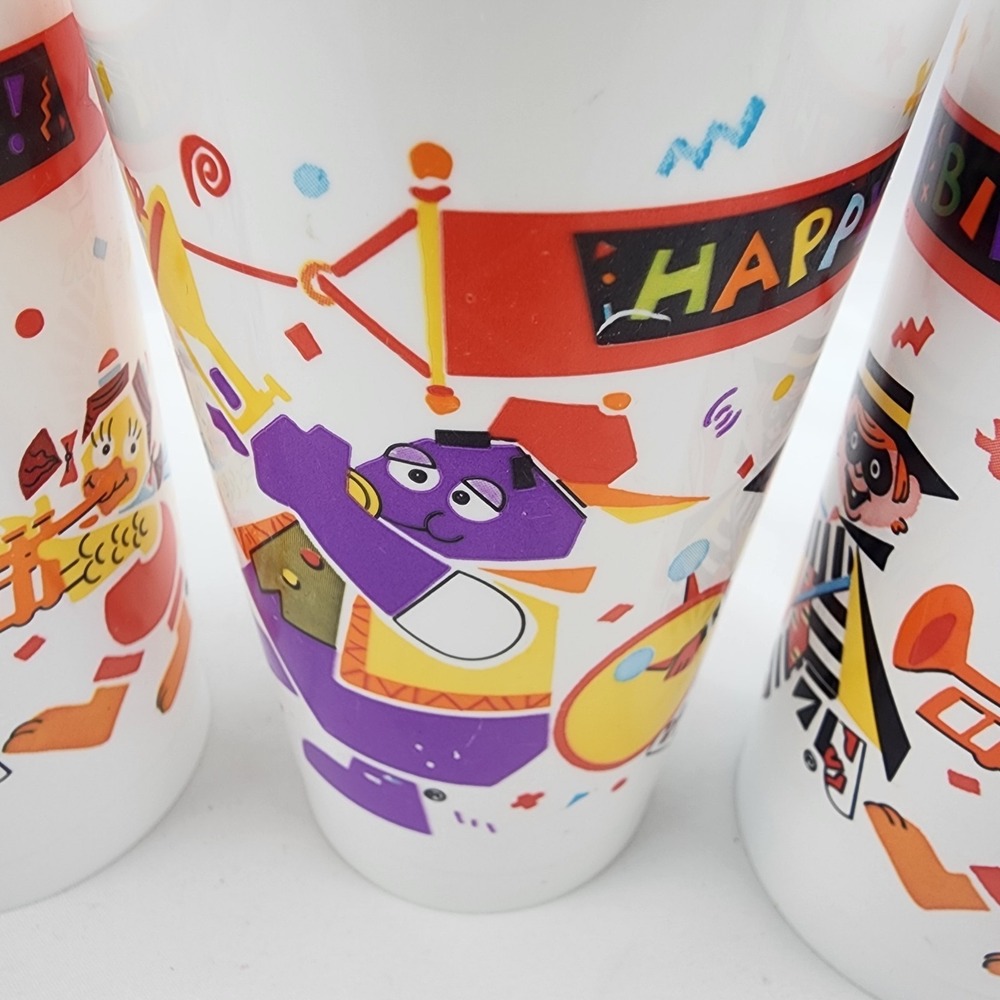 Lot of 4 Vintage Happy Birthday Ronald McDonald Plastic Cups 1984 Printed USA - Picture 4 of 9